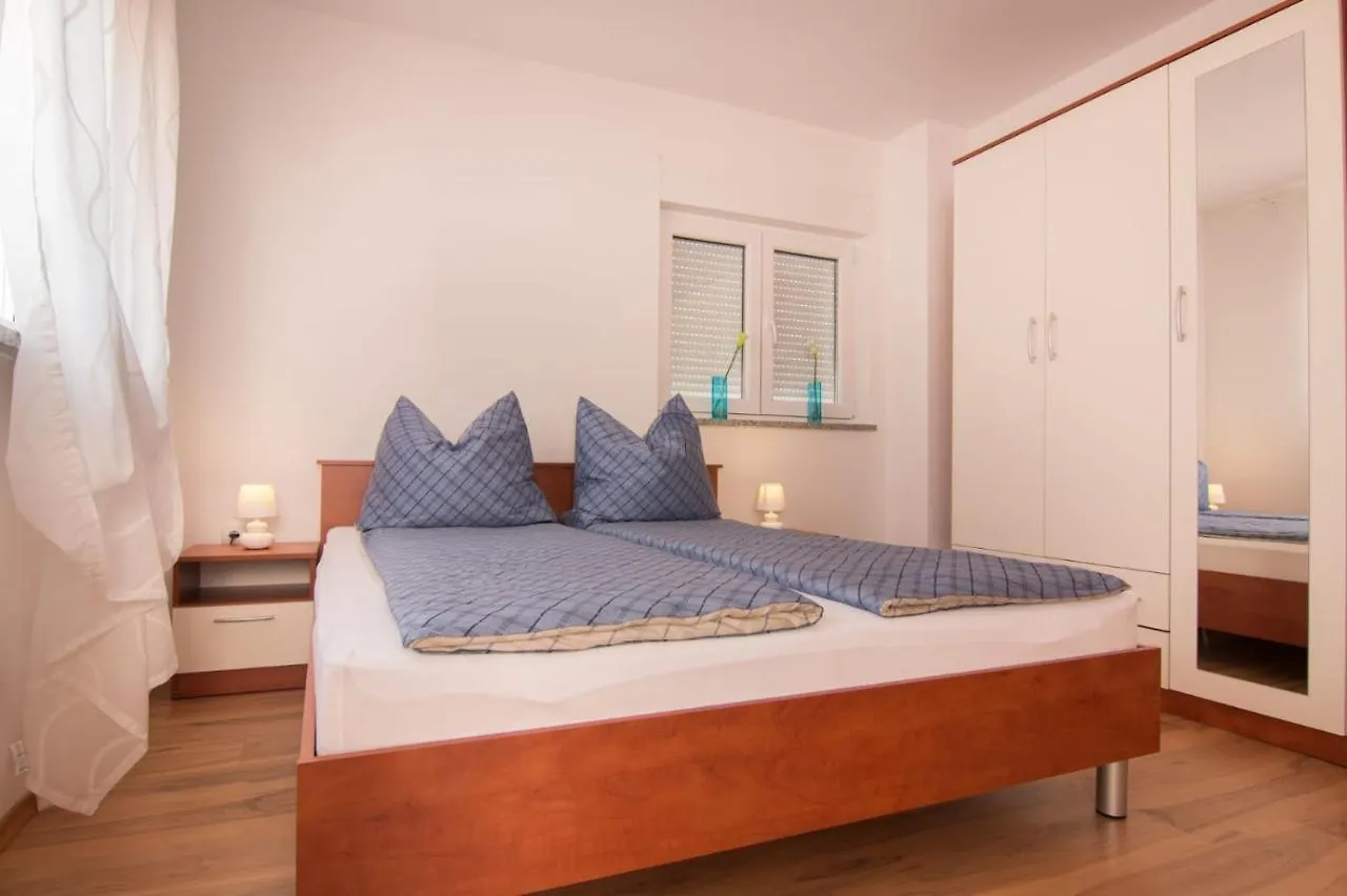 Apartments Jela 2124 Fazana
