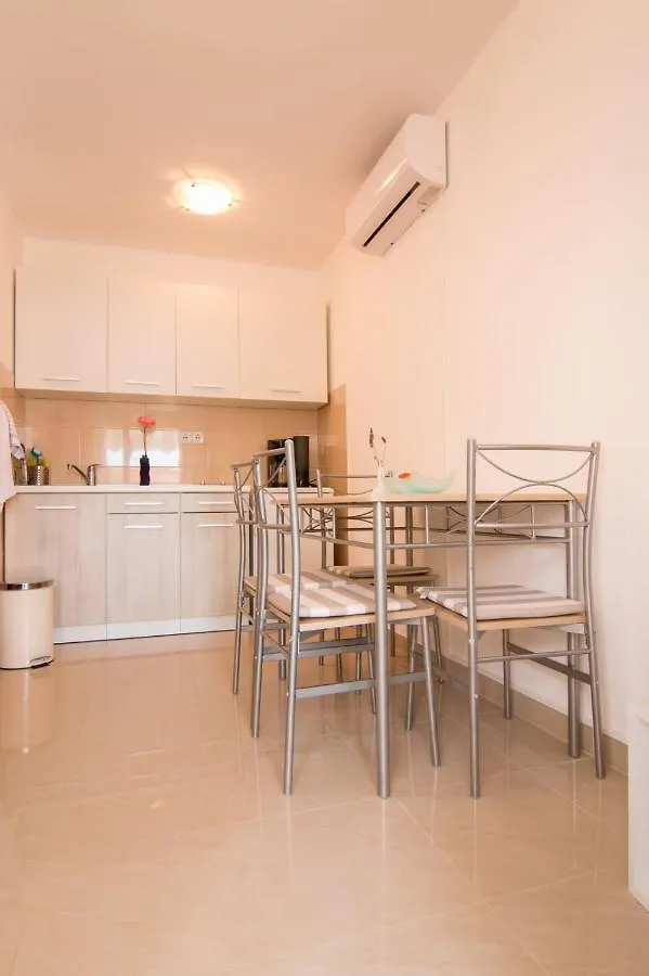 Apartments Jela 2124 Fazana