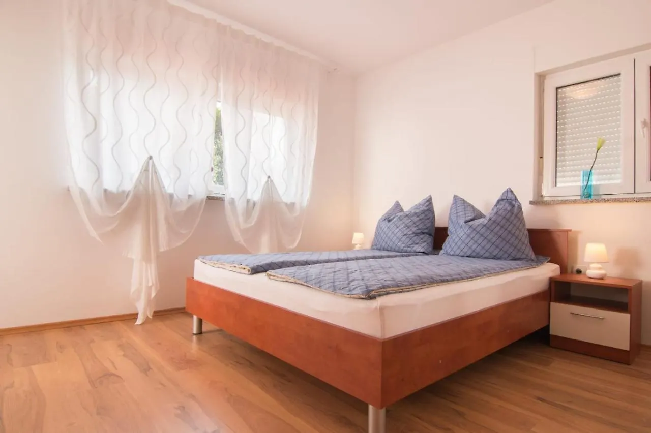 Apartments Jela 2124 Fazana