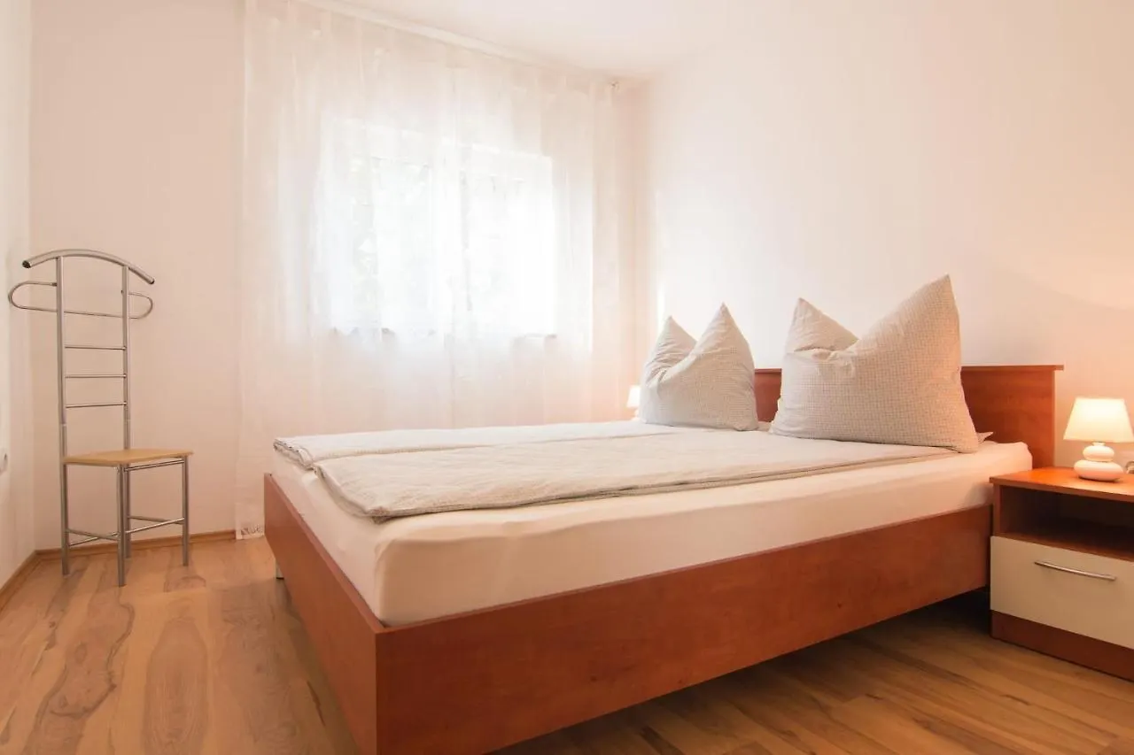 Apartments Jela 2124 Fazana