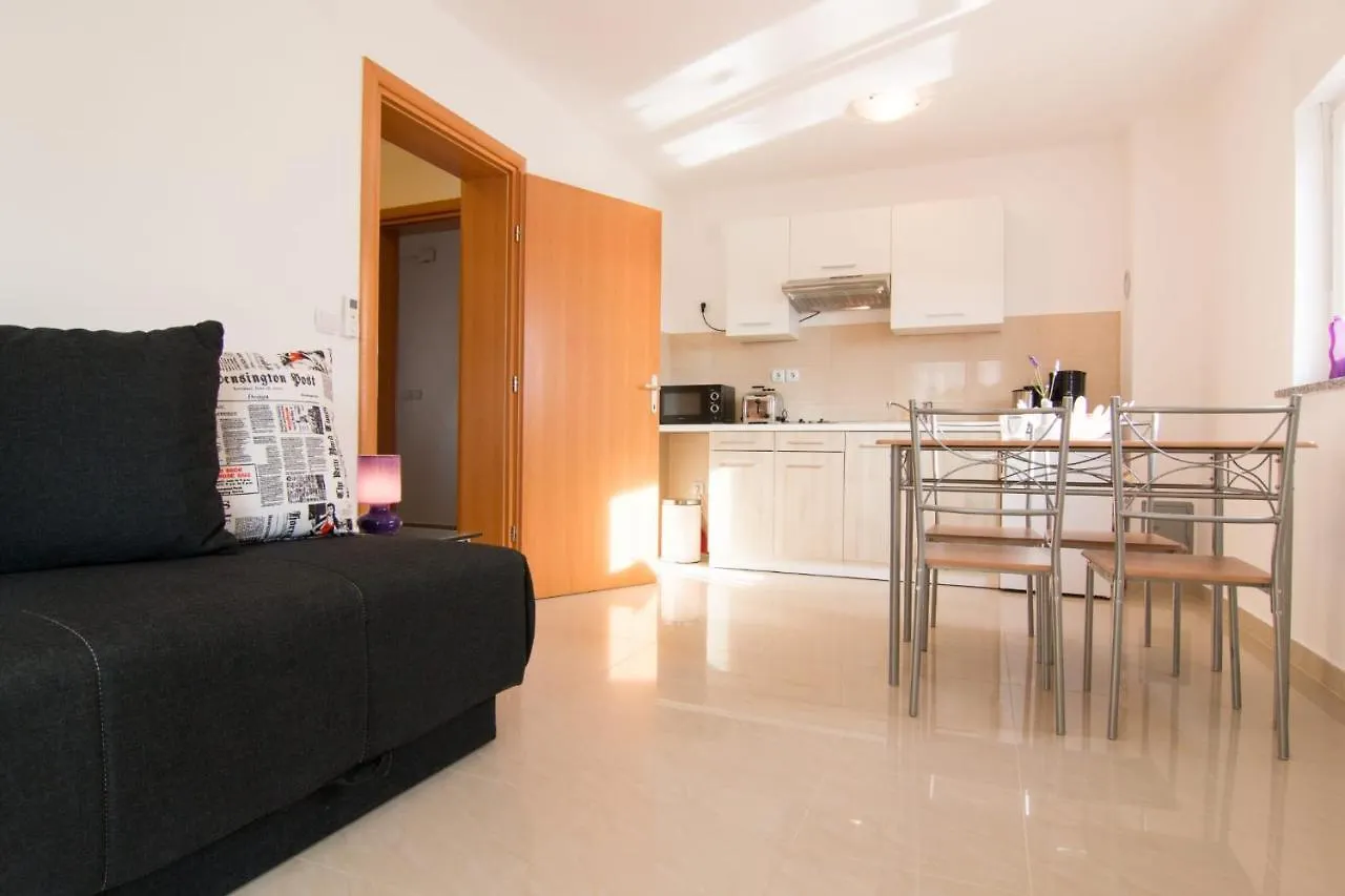 Apartments Jela 2124 Fazana