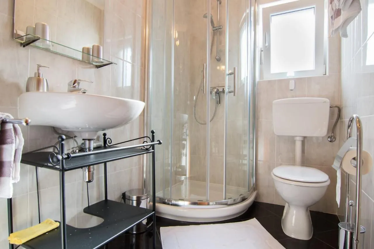 Apartments Jela 2124 Fazana
