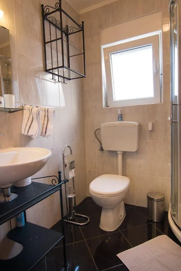 Apartments Jela 2124 Fazana