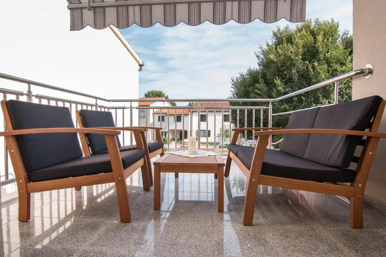 Apartments Jela 2124 Fažana