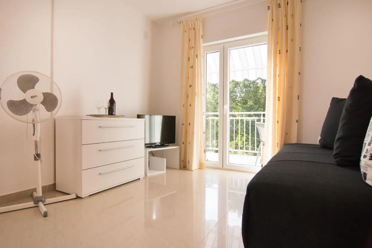 Apartments Jela 2124 Fažana