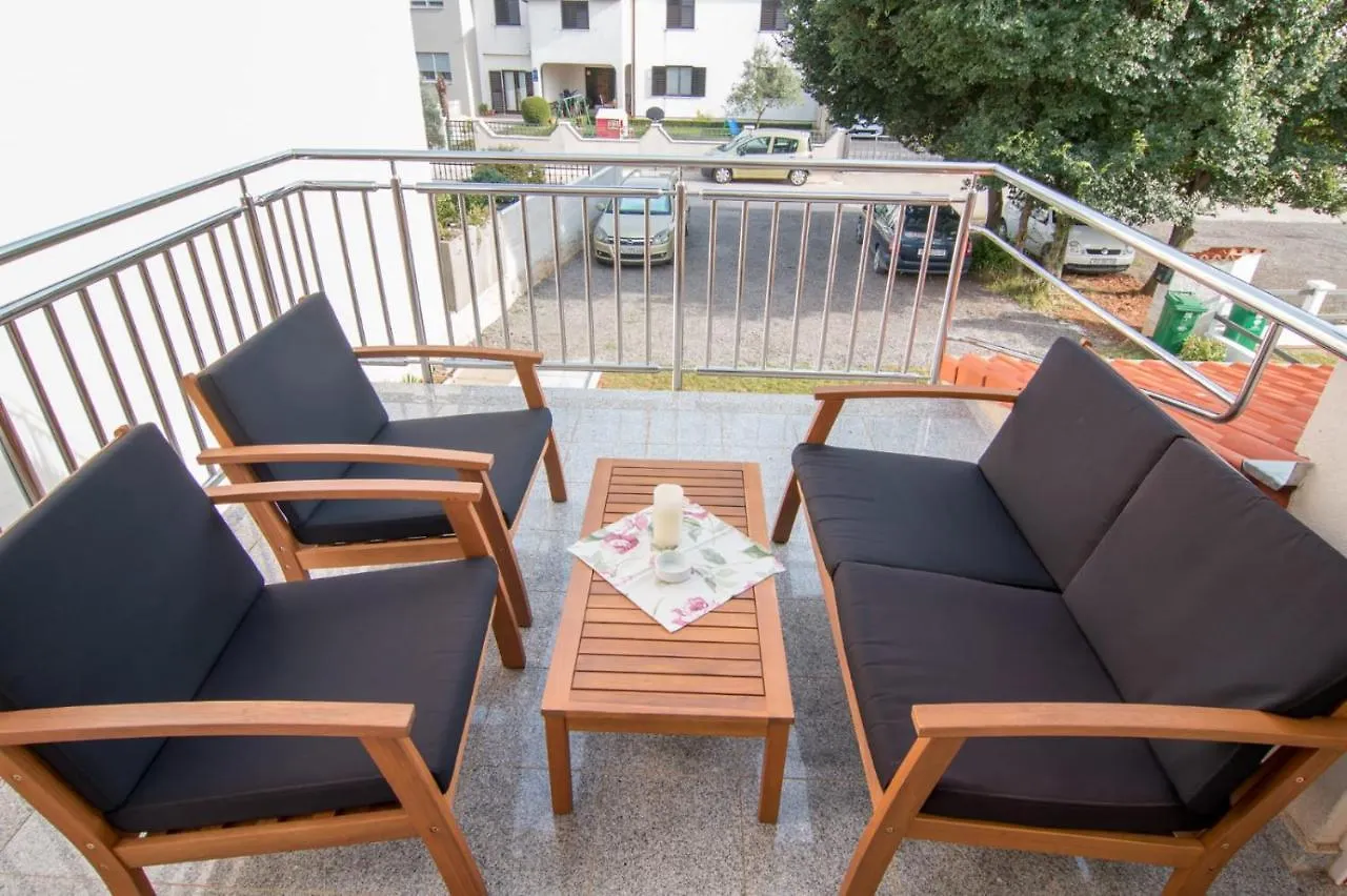 Apartments Jela 2124 Fažana